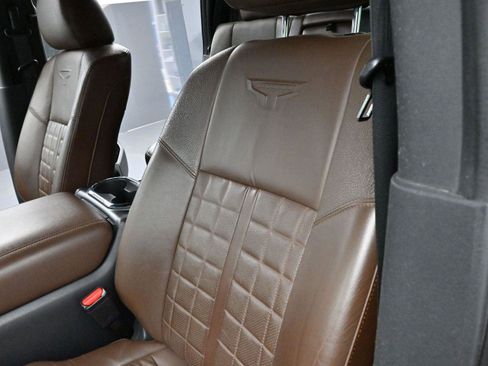 Used 2021 Nissan Titan Platinum Reserve w/ Moonroof Package image 16