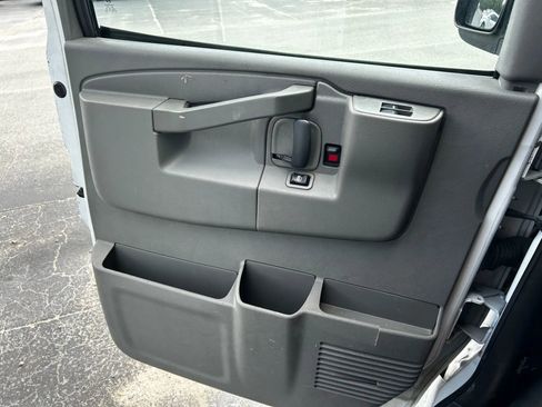 Used 2017 GMC Savana 2500 image 22