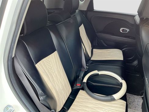 Used 2017 Kia Soul + image 26