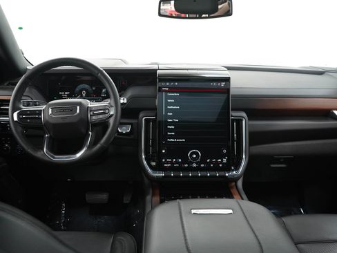 Used 2025 GMC Yukon Denali w/ Sun & Power Step Package AWD/4WD image 18