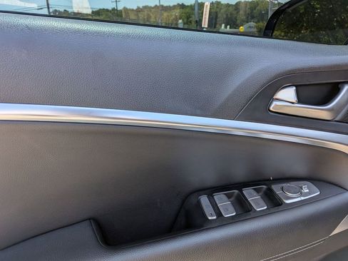 Used 2025 Genesis G70 2.5T RWD image 12