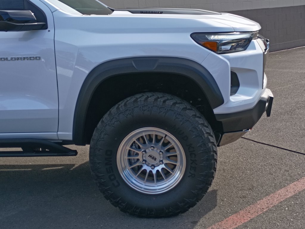 Used 2026 Chevrolet Colorado ZR2 w/ Technology Package AWD/4WD image 2