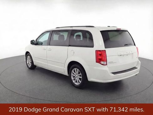 Used 2019 Dodge Grand Caravan SXT image 3