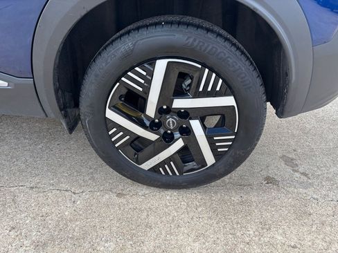 Used 2025 Nissan Kicks SV image 28