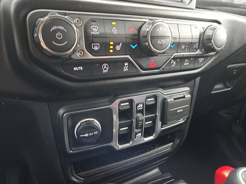 Used 2022 Jeep Wrangler Unlimited Sahara image 16