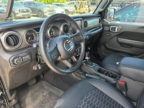 Used 2022 Jeep Wrangler Unlimited Sport AWD/4WD image 16