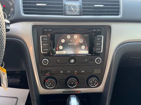 Used 2014 Volkswagen Passat 2.5 S FWD image 12