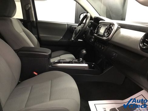 Used 2017 Toyota Tacoma SR5 w/ Tow Package image 31