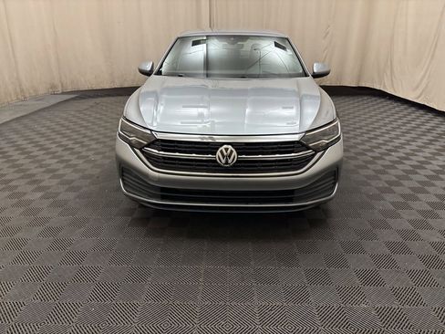 Used 2024 Volkswagen Jetta SE image 2