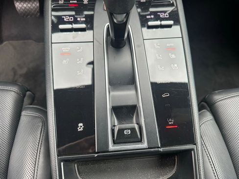 Certified 2023 Porsche Macan AWD/4WD image 26