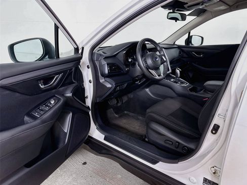 Used 2023 Subaru Outback Premium AWD/4WD image 3