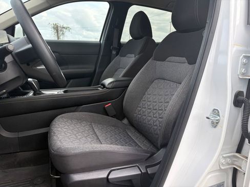 Used 2025 Nissan Kicks SV AWD/4WD image 12