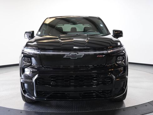 Used 2025 Chevrolet Silverado EV RST AWD/4WD image 3