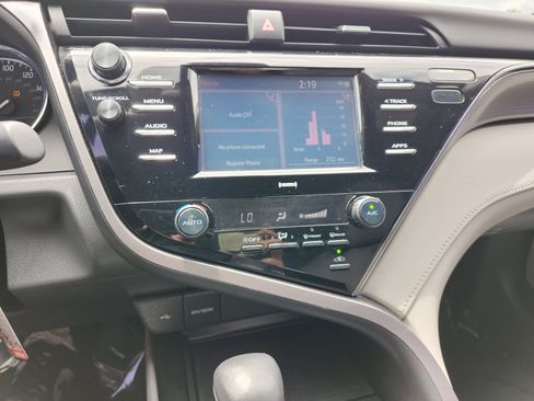 Used 2020 Toyota Camry SE FWD image 29