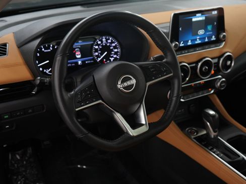 Used 2025 Nissan Sentra SV w/ SV Premium Package image 18