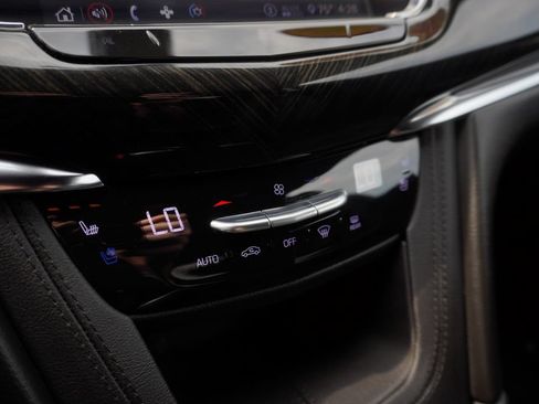 Used 2020 Cadillac XT6 Premium Luxury AWD/4WD image 17