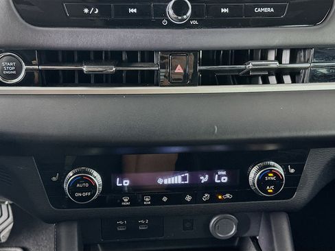 Used 2025 Mitsubishi Outlander SE FWD image 24