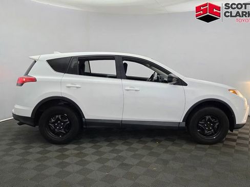 Used 2018 Toyota RAV4 LE FWD image 10