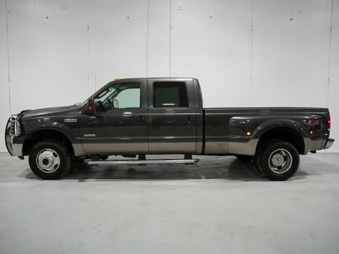 Used 2005 Ford F350 4x4 Crew Cab DRW Super Duty image 2