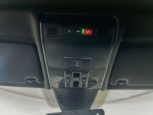 Used 2024 Volkswagen Tiguan SE R-Line FWD image 20
