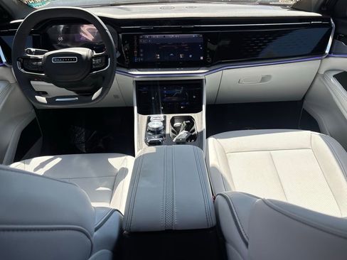 Used 2025 Jeep Wagoneer S Limited image 12