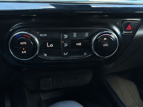 Used 2024 Chevrolet Trax RS w/ Sunroof Package FWD image 16