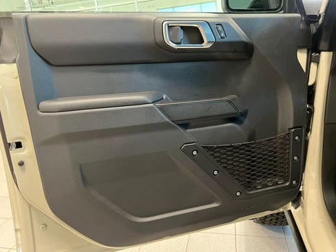 Used 2025 Ford Bronco Badlands image 15