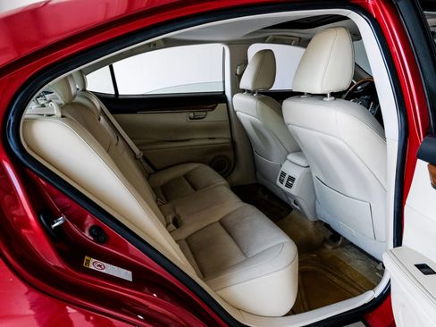 Used 2014 Lexus ES 300h w/ Luxury Package w/Bamboo Trim FWD image 41