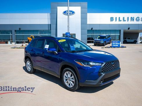 Used 2023 Toyota Corolla Cross LE image 1