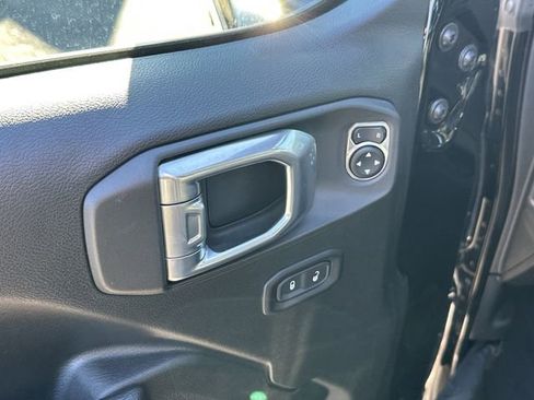 Used 2022 Jeep Gladiator Sport image 14
