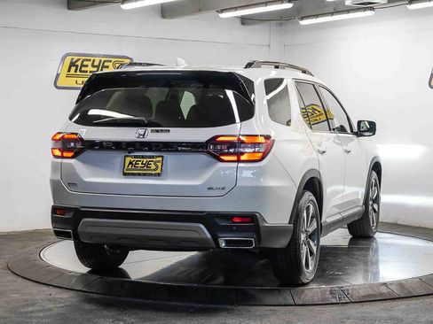 Used 2024 Honda Pilot Elite image 4