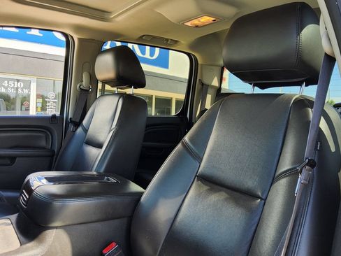 Used 2014 GMC Sierra 3500 Denali AWD/4WD image 23
