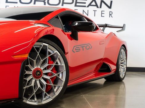 Used 2023 Lamborghini Huracan STO image 37