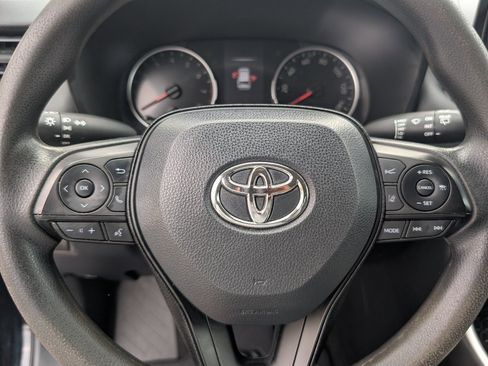 Used 2020 Toyota RAV4 LE image 18