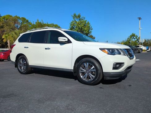 Used 2019 Nissan Pathfinder S image 3