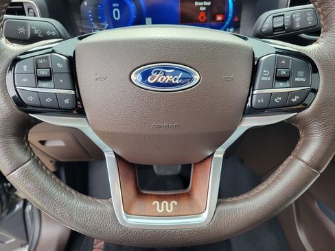 Used 2024 Ford Explorer King Ranch w/ Technology Package image 21