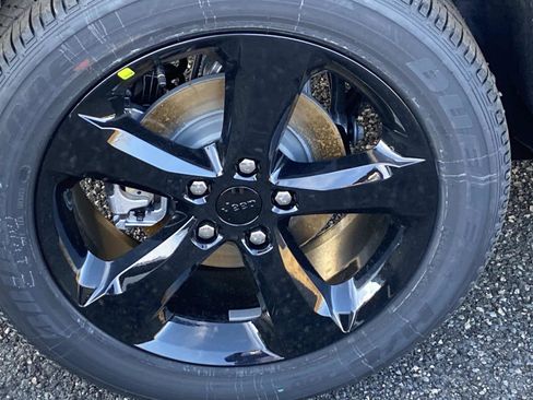 New 2025 Jeep Grand Cherokee Laredo image 3