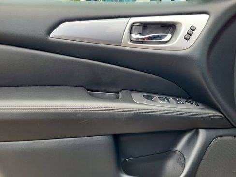 Used 2020 Nissan Pathfinder SL AWD/4WD image 10