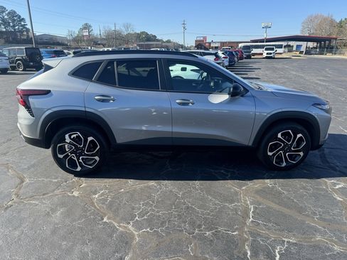 Used 2025 Chevrolet Trax RS w/ Driver Confidence Package image 7