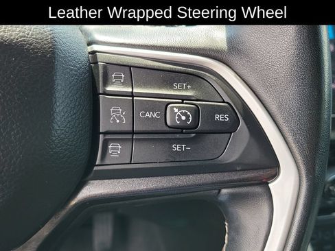 Used 2022 Jeep Grand Cherokee Laredo w/ Luxury Tech Group I AWD/4WD image 17
