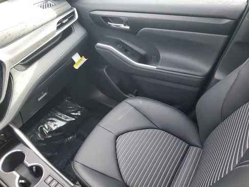 Certified 2026 Toyota Highlander XSE image 8