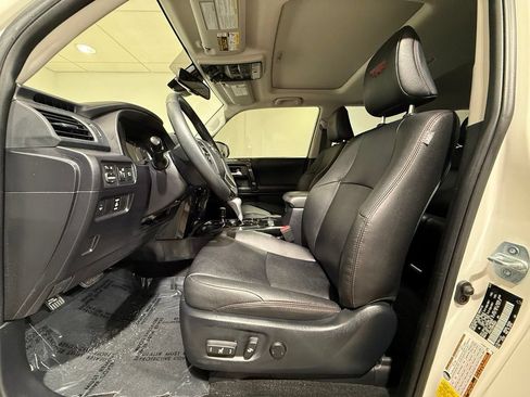 Used 2021 Toyota 4Runner TRD Off-Road Premium w/ Moonroof Package AWD/4WD image 13