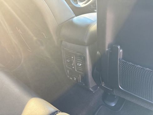 Used 2021 Jeep Grand Cherokee Laredo X image 14