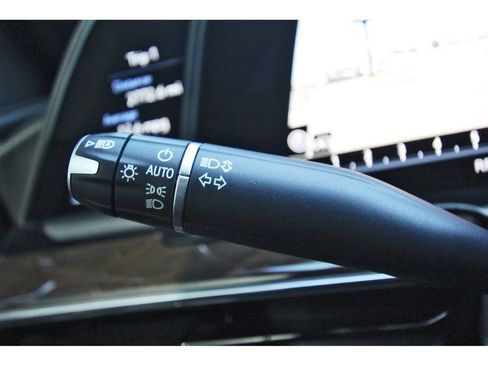 Used 2021 Cadillac Escalade Premium Luxury Platinum image 18