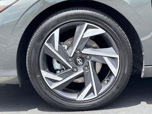 Used 2025 Hyundai Elantra Limited FWD image 15