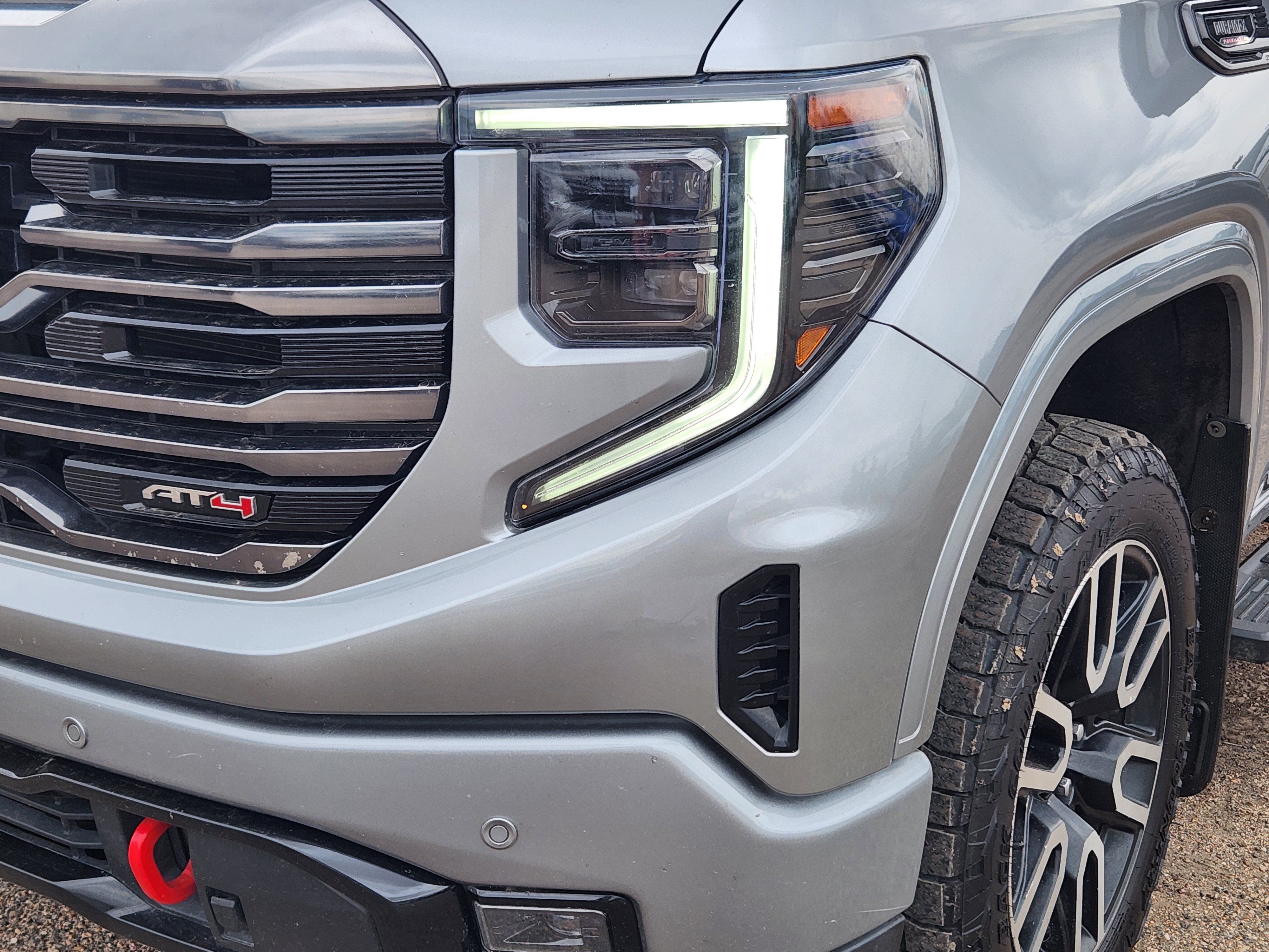 Used 2023 GMC Sierra 1500 AT4 w/ Technology Package AWD/4WD image 5