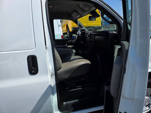 Used 2019 Chevrolet Express 3500 Extended w/ Driver Convenience Package image 16