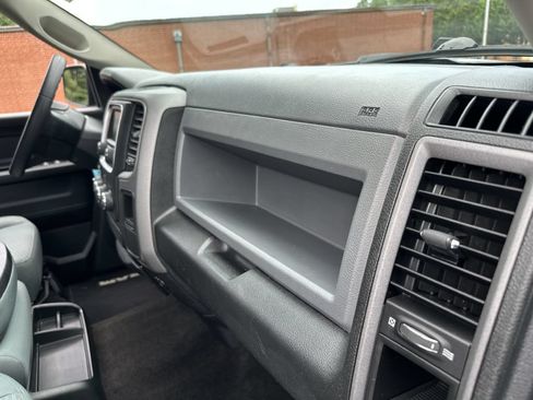 Used 2015 RAM 1500 Express RWD image 30