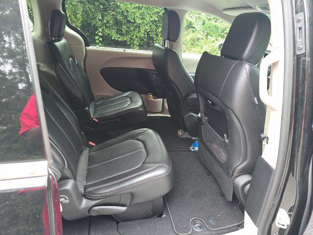 Used 2024 Chrysler Pacifica Touring-L FWD image 28