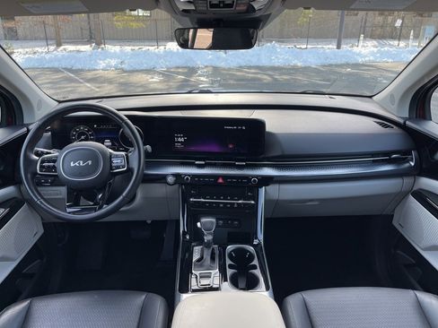 Used 2023 Kia Carnival SX Prestige image 8